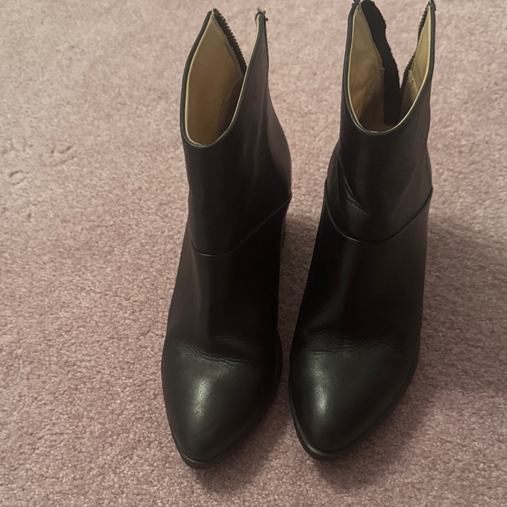 Nisolo Dari Bootie